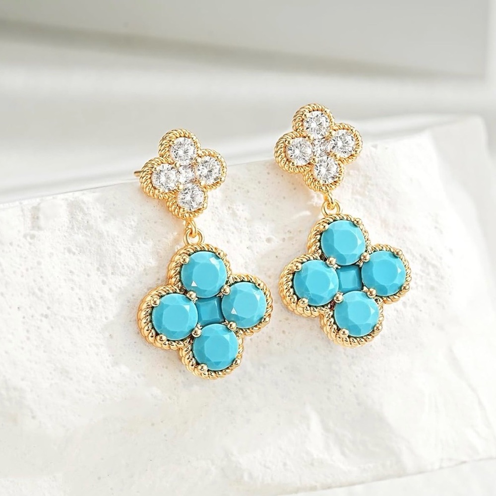 Gold Cz Leaf Stud Earrings - Picture 5 of 6